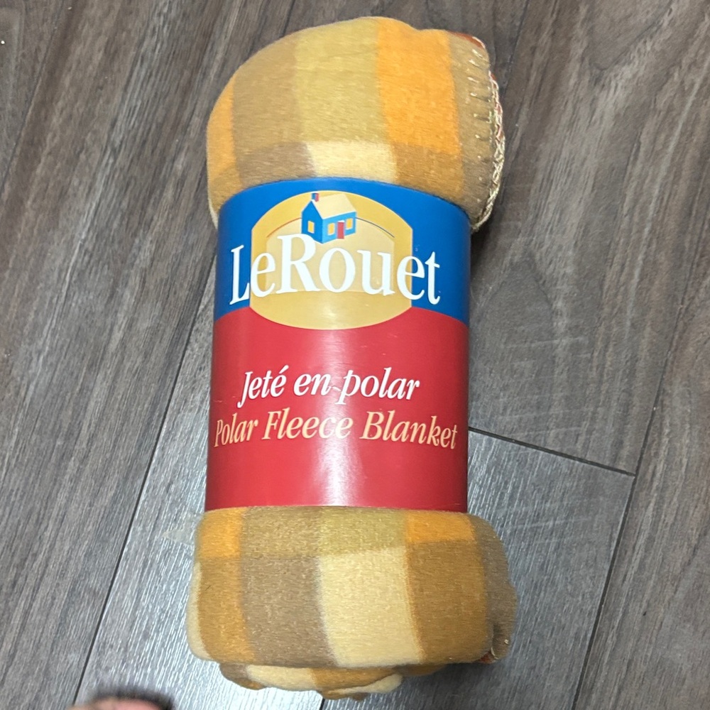 182 LeRouet NWT Polar Fleece Blanket